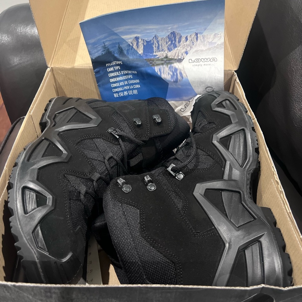 GORE-TEX Men's Black Hiking Boots